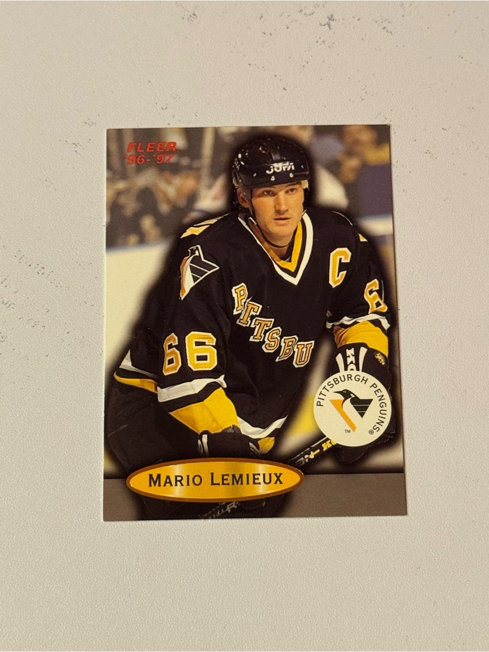 Mario Lemieux 1996‑97 Fleer Sporting News Hockey Card (Pittsburgh Penguins)